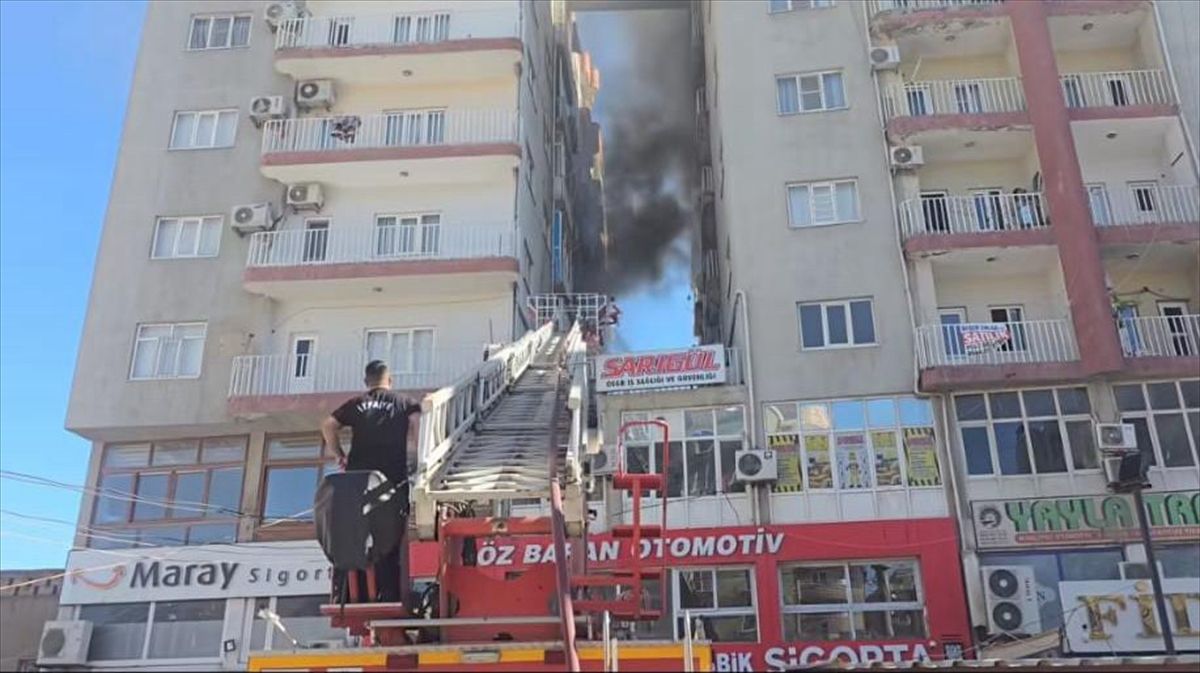 Kızıltepe\'de Yangın Söndürüldü