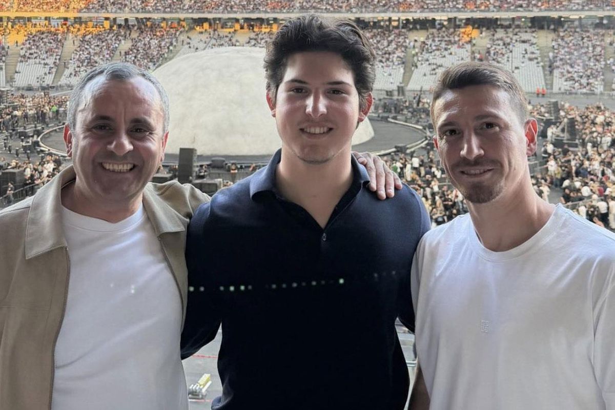Mert Hakan Yandaş ve Kerim Rahmi Koç dev konseri beraber izledi