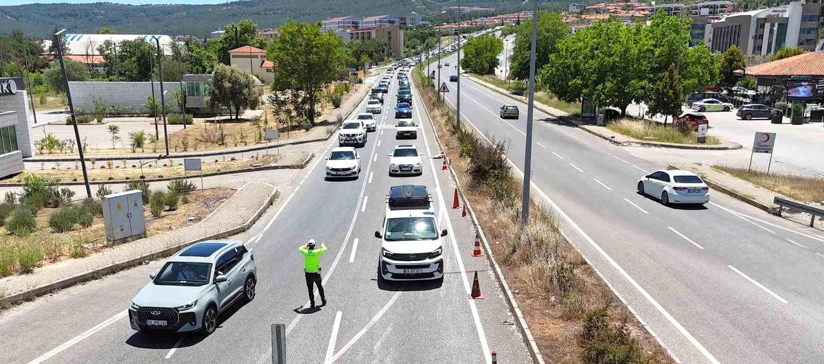Muğla\'da Dönüş Yolunda Uzun Kuyruklar
