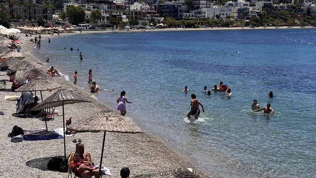 Bayramda Turistik Plajlarda Yoğunluk