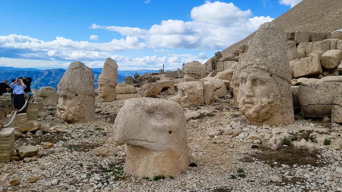 Nemrut Dağı\'nda Bayram Yoğunluğu
