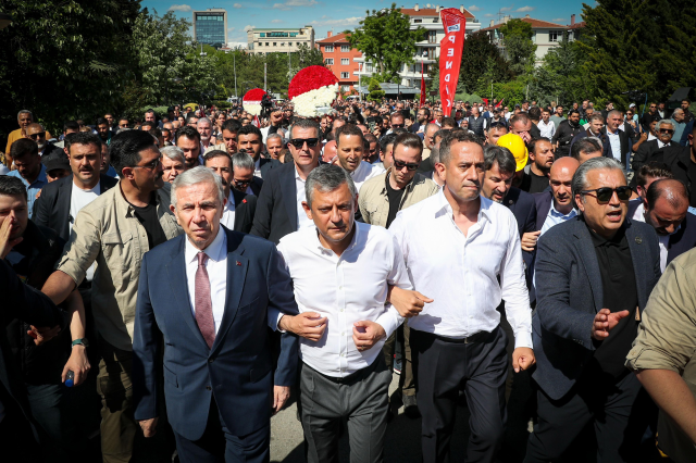 Kritik mitingde gövde gösterisi: Taraflarını belli eden milletvekilleri ortaya çıktı