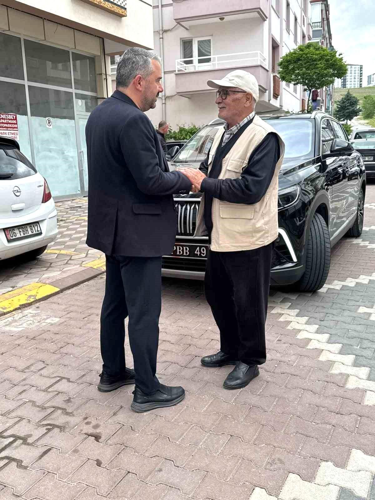 Pursaklar Belediye Başkanı Çetin, vatandaşlarla bayramlaştı