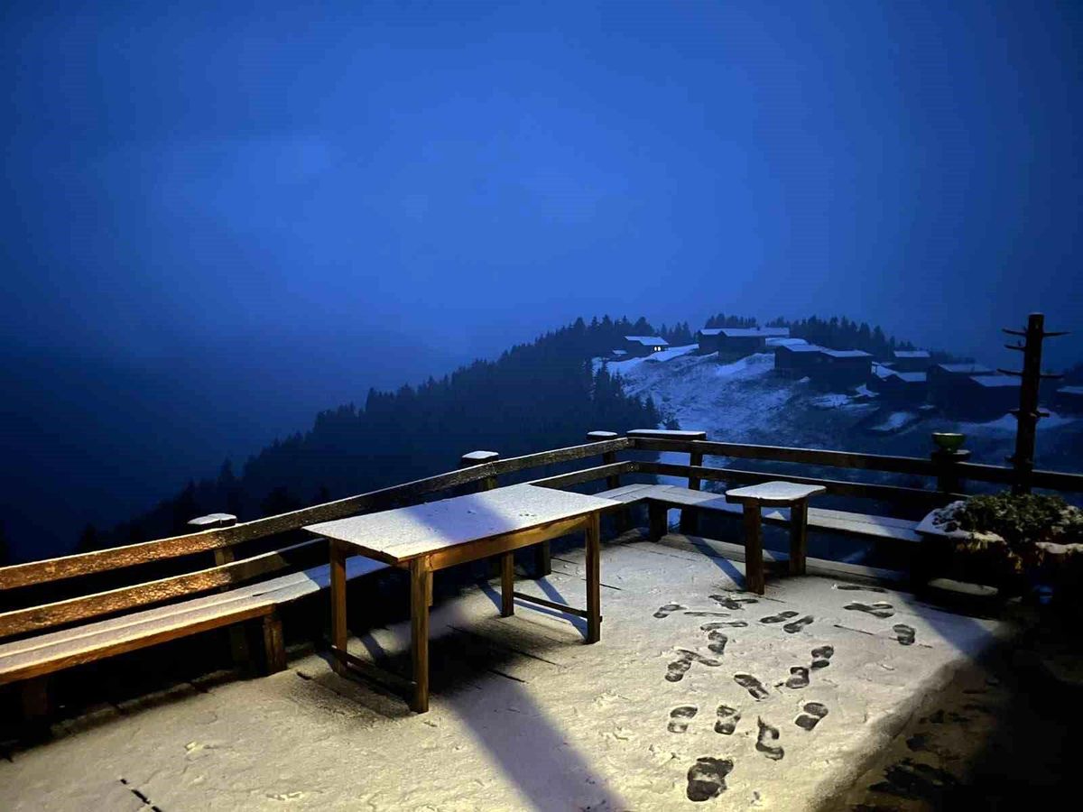 Rize Yaylalarına Kar Yağdı