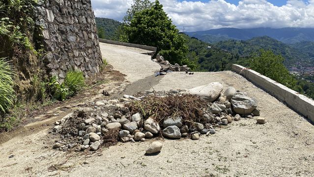 Rize'de Sağanak Sonrası Yol Çöktü