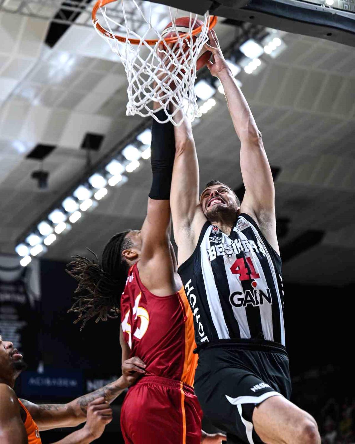 Beşiktaş Yarı Finale Yükseldi