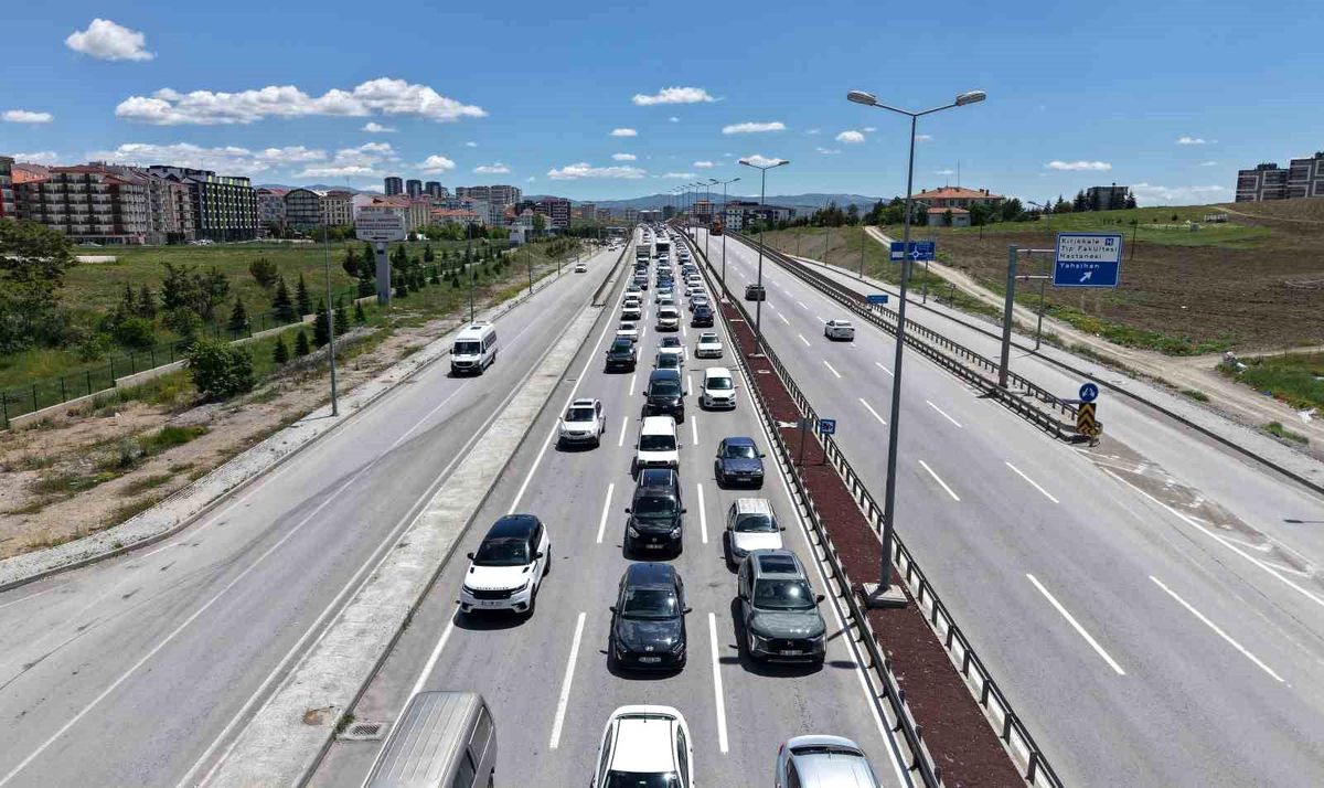 Kırıkkale\'de Kurban Bayramı Trafik Yoğunluğu