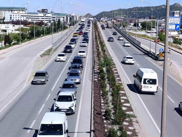 Afyonkarahisar'da Tatilci Yoğunluğu