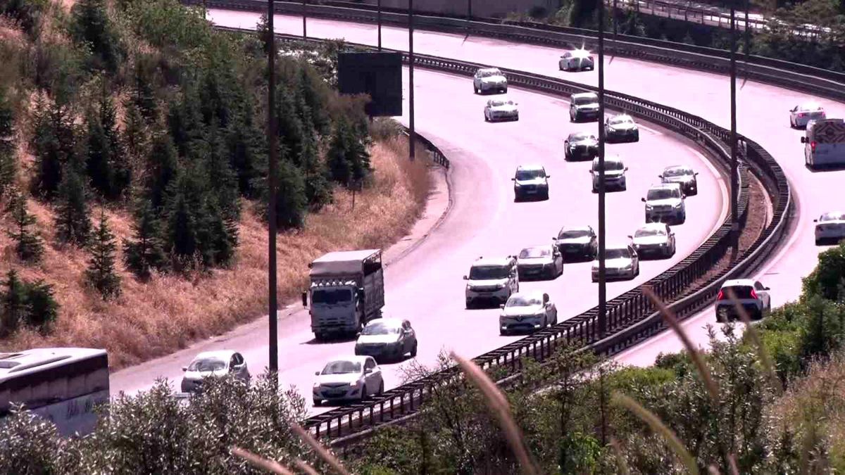 Kocaeli\'de Dönüş Trafiği Yoğunlaştı