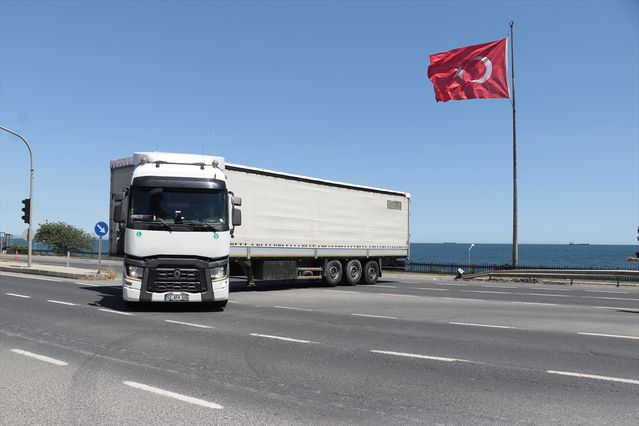 Tekirdağ'dan İstanbul'a Ağıra Araç Geçişi Kısıtlandı