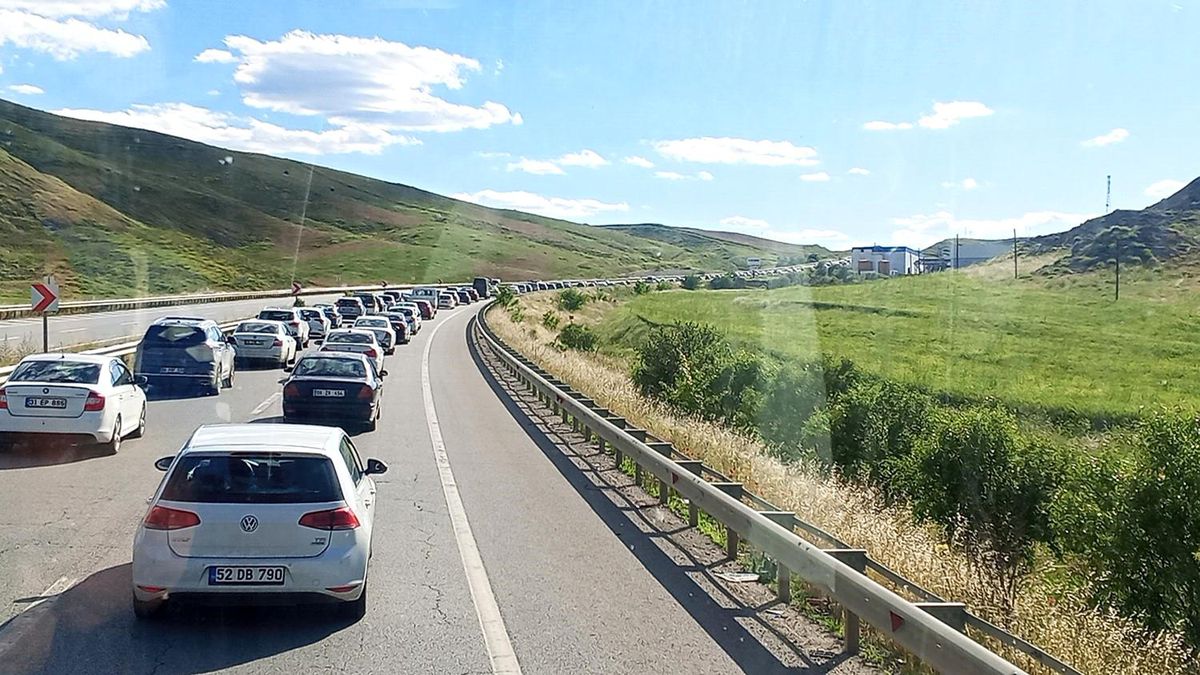 Bayram Dönüşü: Trabzon\'da Trafik Çilesi
