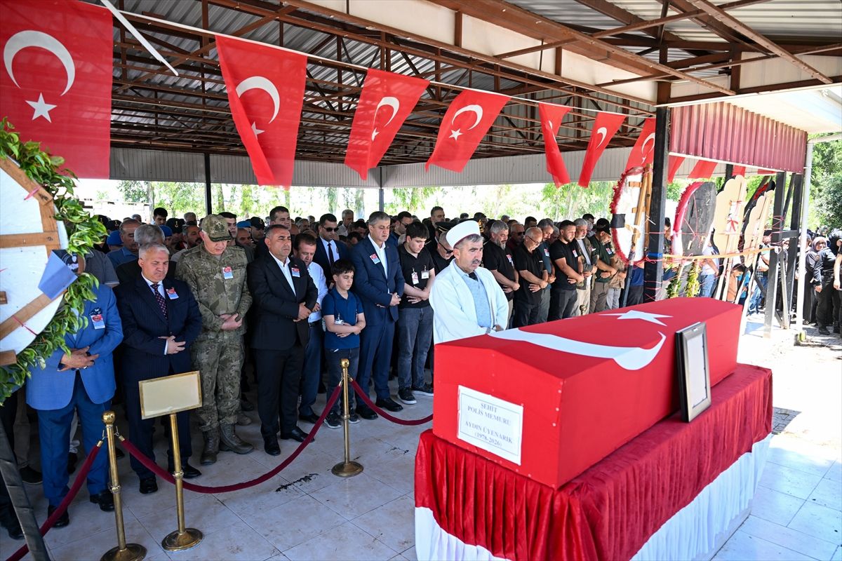 Şehit polis Aydın Üyenarık Adana\'da son yolculuğuna uğurlandı