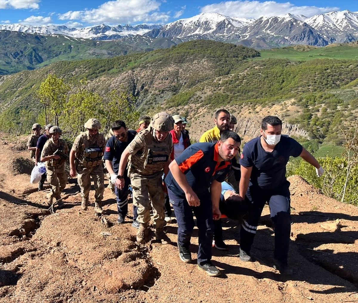 Ovacık\'ta Sakatlanan Kadın Hastaneye Taşıdı