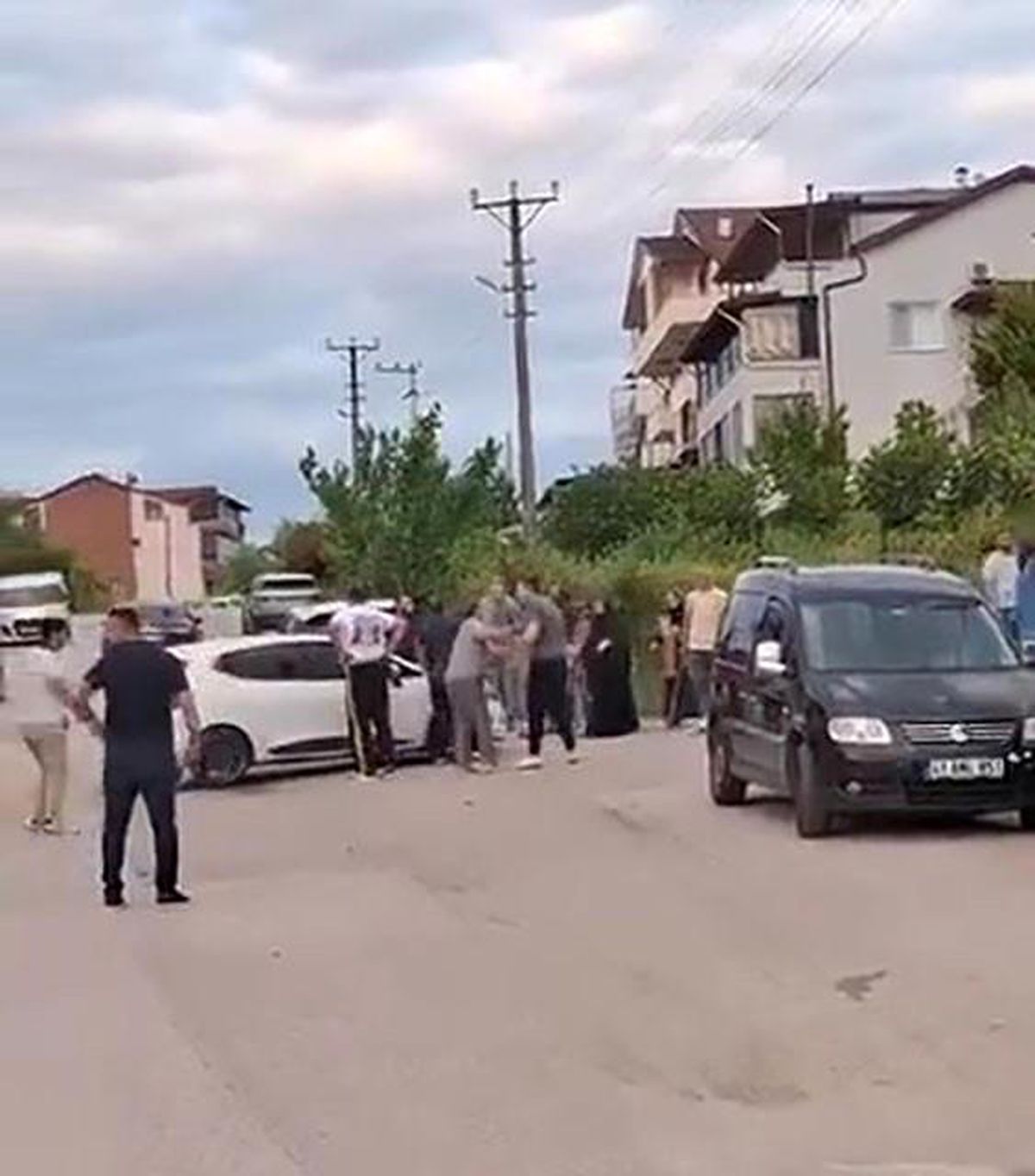 Gölcük\'te Kavga: 5 Yaralı