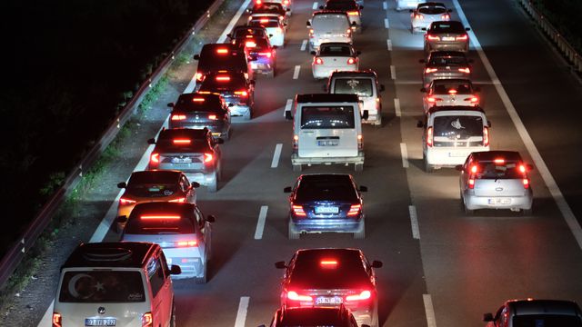 Düzce'de Bayram Dönüşü Trafiği Felç Oldu