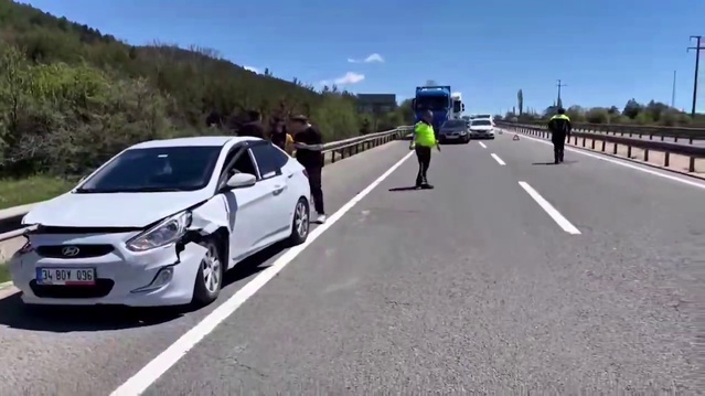 Trafik Ekibi Kaza Sonrası Araç İtti