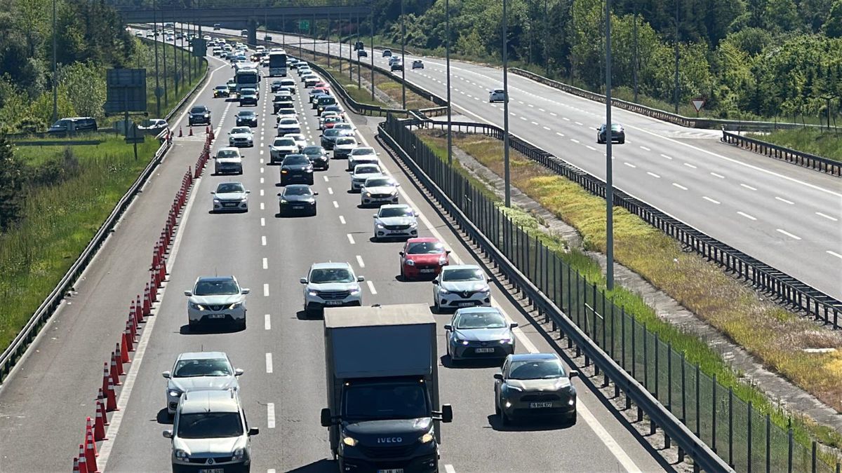 Dönüş Yoğunluğu: Bolu\'da Trafik Durma Noktasında
