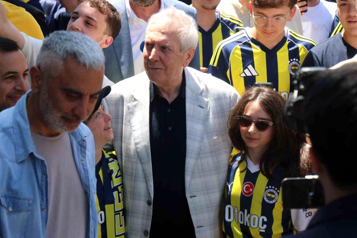 Aziz Yıldırım Sakarya\'da Taraftarlarla Buluştu