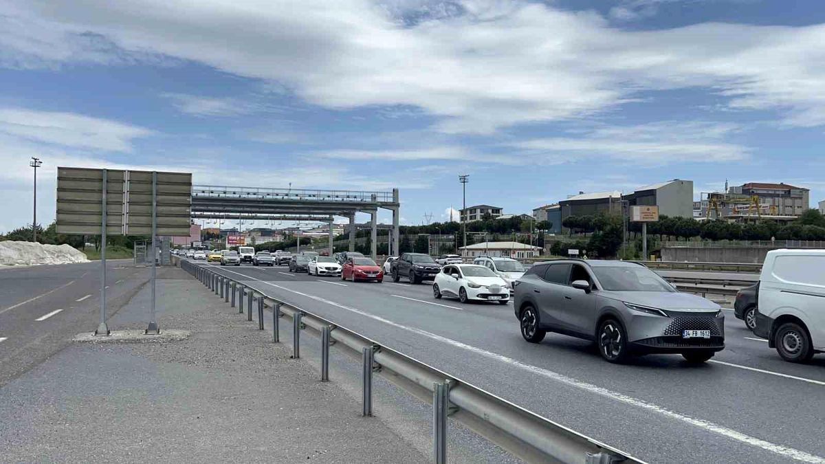İstanbul\'da Dönüş Trafiği Yoğunlaştı