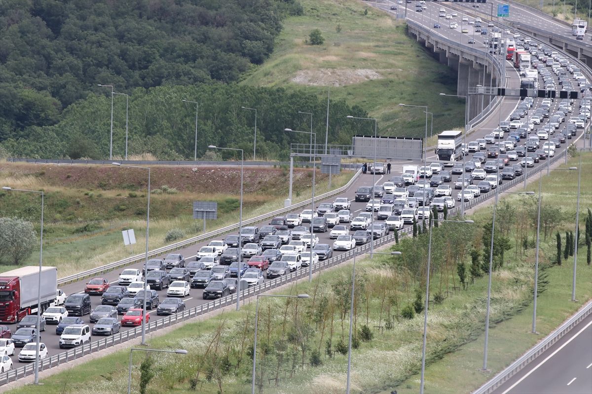 Tatil Dönüşünde Trafik Yoğunluğu