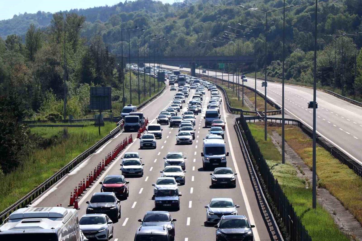 Bolu\'da Bayram Dönüşü Trafik Çilesi
