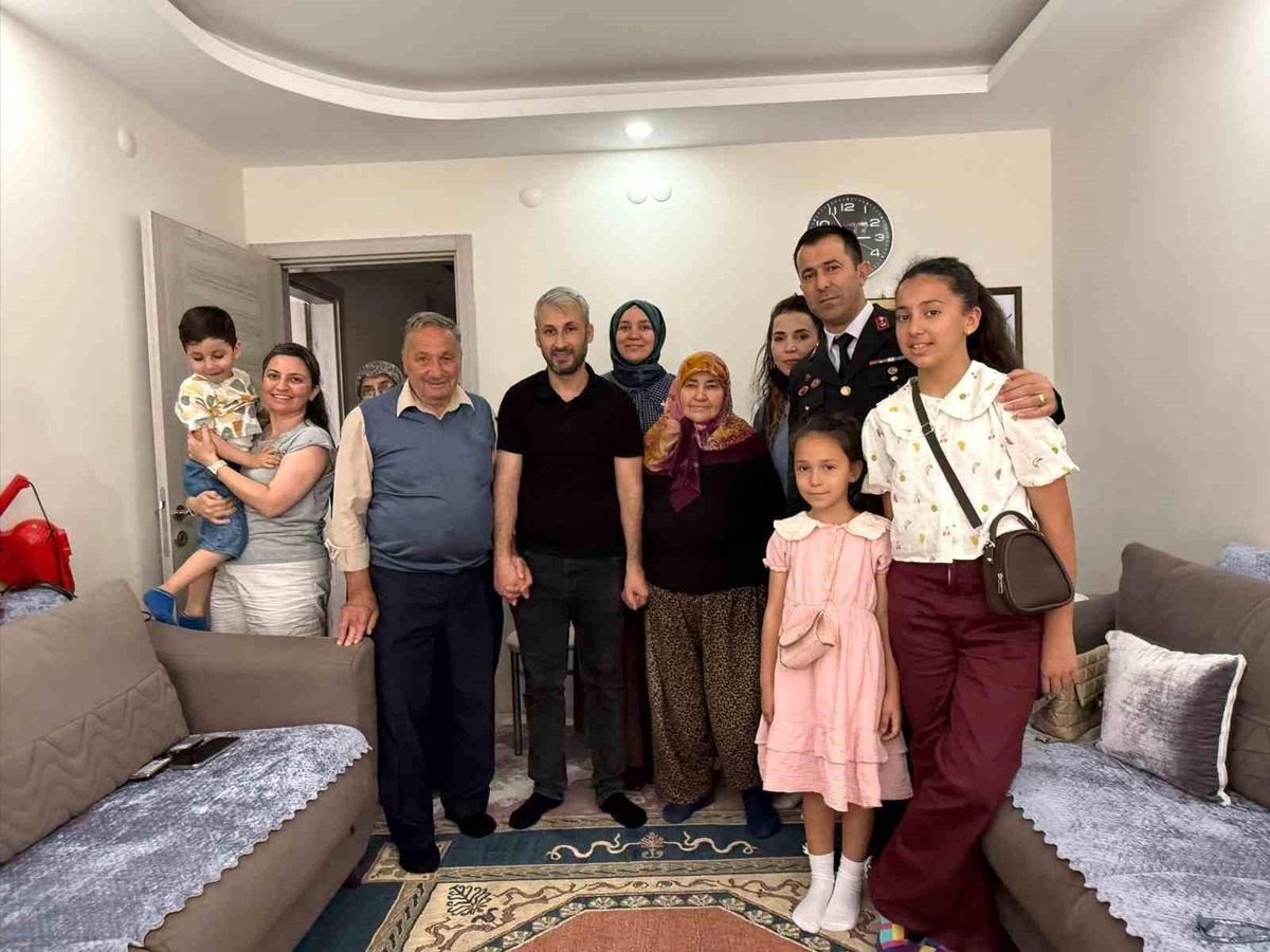 Manisa\'da bayramda şehit aileleri ve gazilere ziyaret