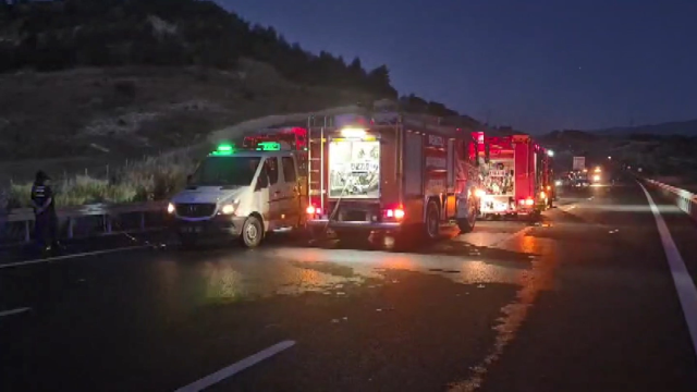 Denizli'de bariyerlere çarpan yolcu otobüsü alev aldı: 8 ölü