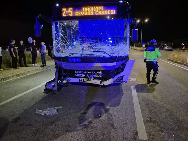 Diyarbakır'da Trafik Kazası: 2 Ölü, 7 Yaralı