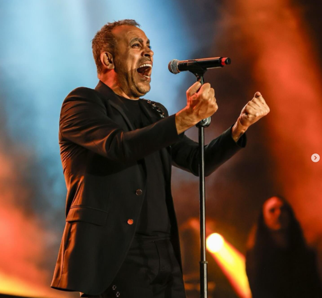 Doktorları dinelemeyip yine sahneye çıkan Haluk Levent konseri yarıda bıraktı