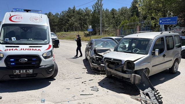 Eskişehir'de Trafik Kazası: 5 Yaralı