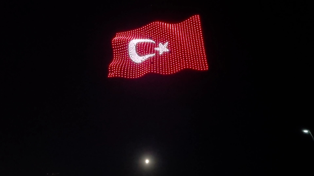 Fatih’in dehası gökyüzüne yazıldı: İstanbul semalarında 1453 dronla görsel şölen