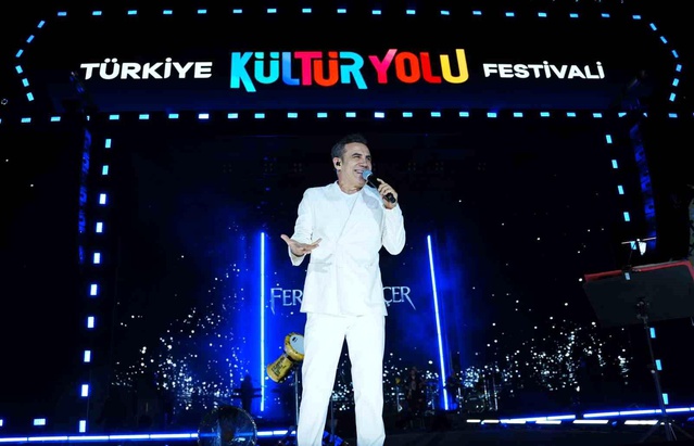 Ferhat Göçer, Manisa’da Unutulmaz Bir Gece Yaşattı