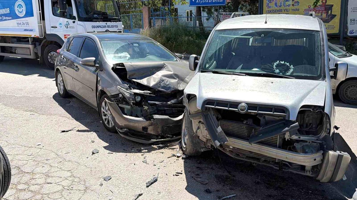 Eskişehir\'de Trafik Kazası: 5 Yaralı