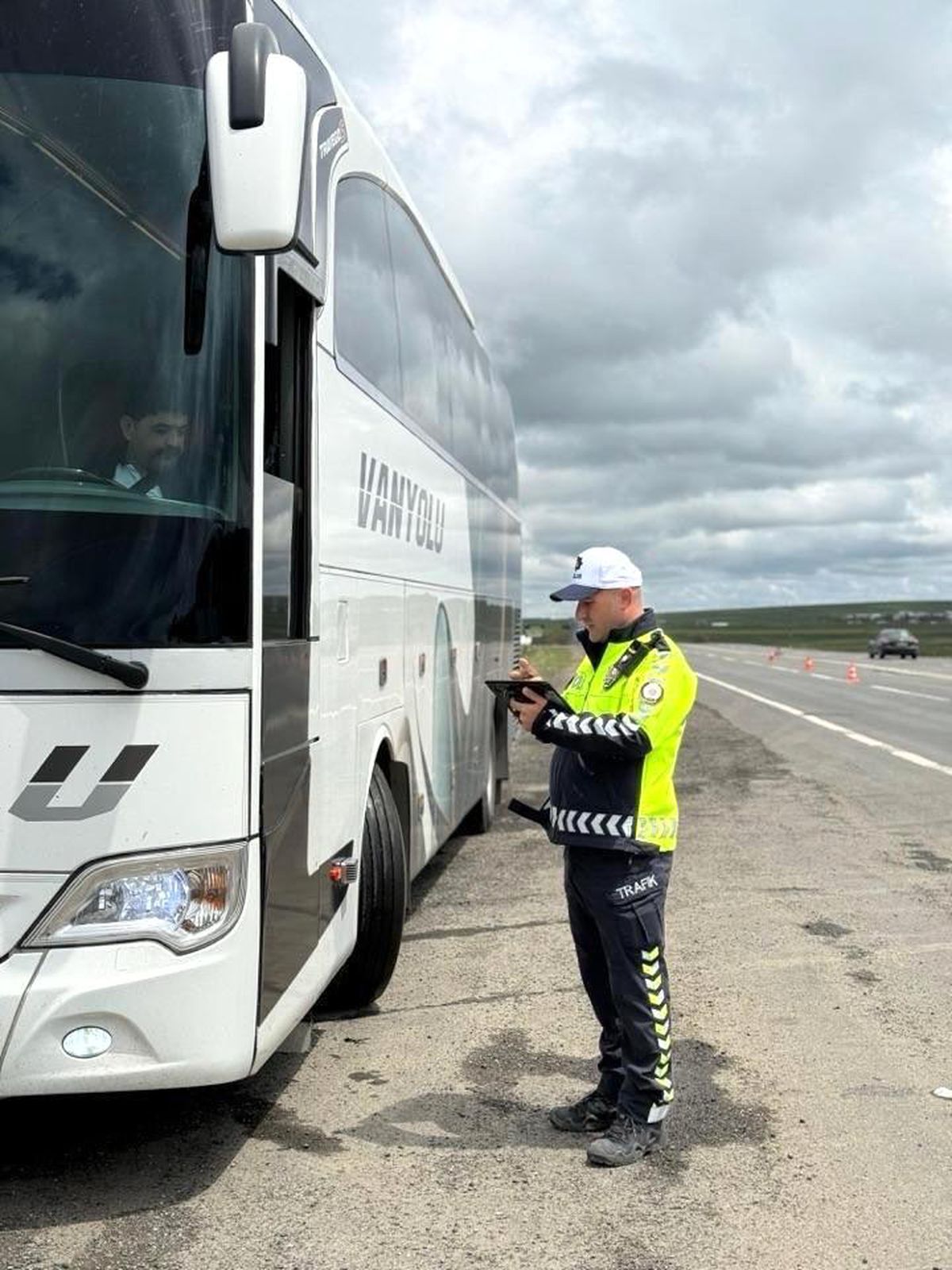 Kars\'ta Trafik Denetimleri Aralıksız Devam Ediyor