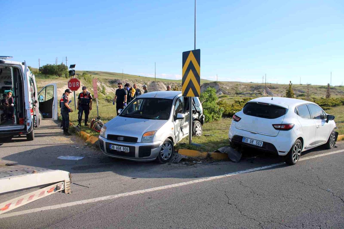 Kayseri-Kırşehir Karayolunda Trafik Kazası: 6 Yaralı