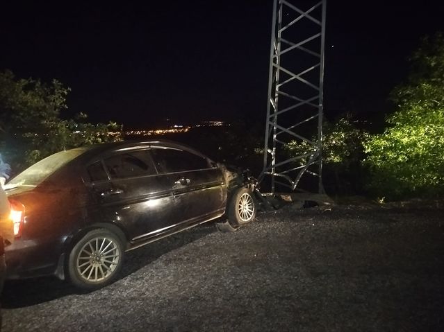 Konya'da Elektrik Direğine Çarpan Araçta 1 Yaralı