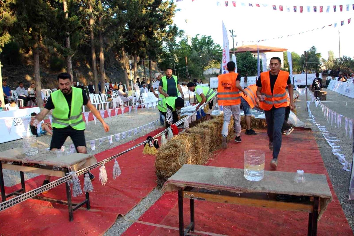 Köy Survivor\'da 5 yıldızlı tatil için kıyasıya yarıştılar