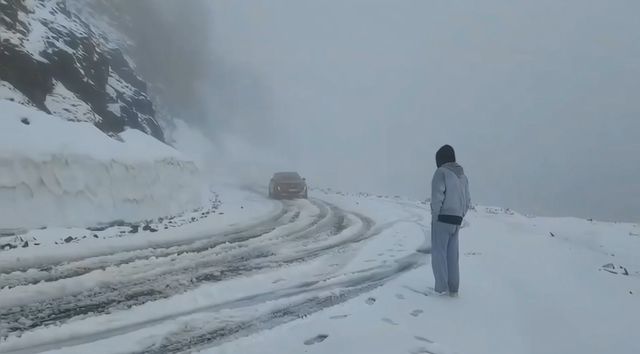 Mayısın son gününde kar sürprizi! Mahsur kalan vatandaşlar var