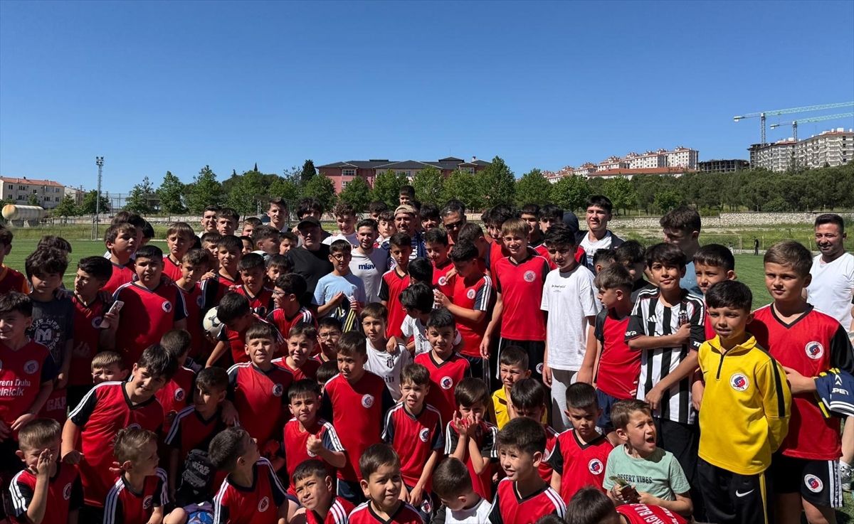Cengiz Ünder'den Genç Futbolculara Destek