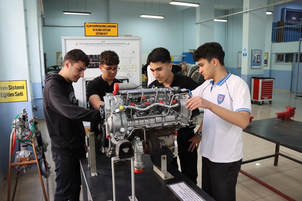 Erzincan\'da Uçak Mühendisleri Yetişiyor