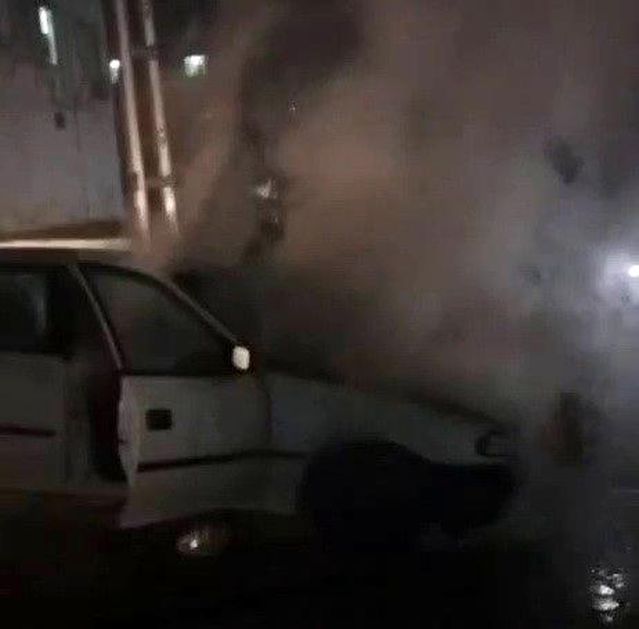 Besni'de Park Halindeki Araç Yandı