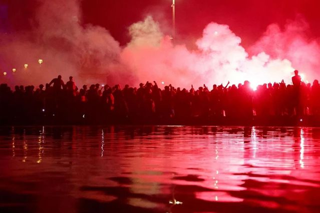 Ortalık yangın yeri! PSG taraftarı koca şehri savaş alanına döndürdü