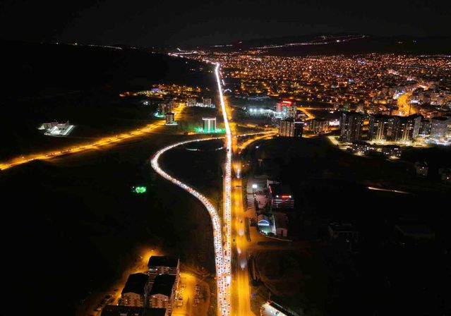 Kırıkkale'de Bayram Dönüşü Yoğun Trafik