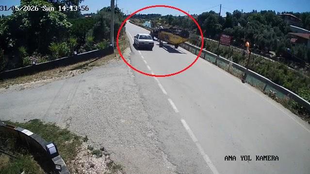 Antalya'da Trafik Kazası: 3 Yaralı