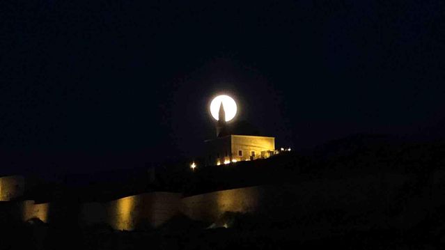 Van'da Dolunay Güzelliği