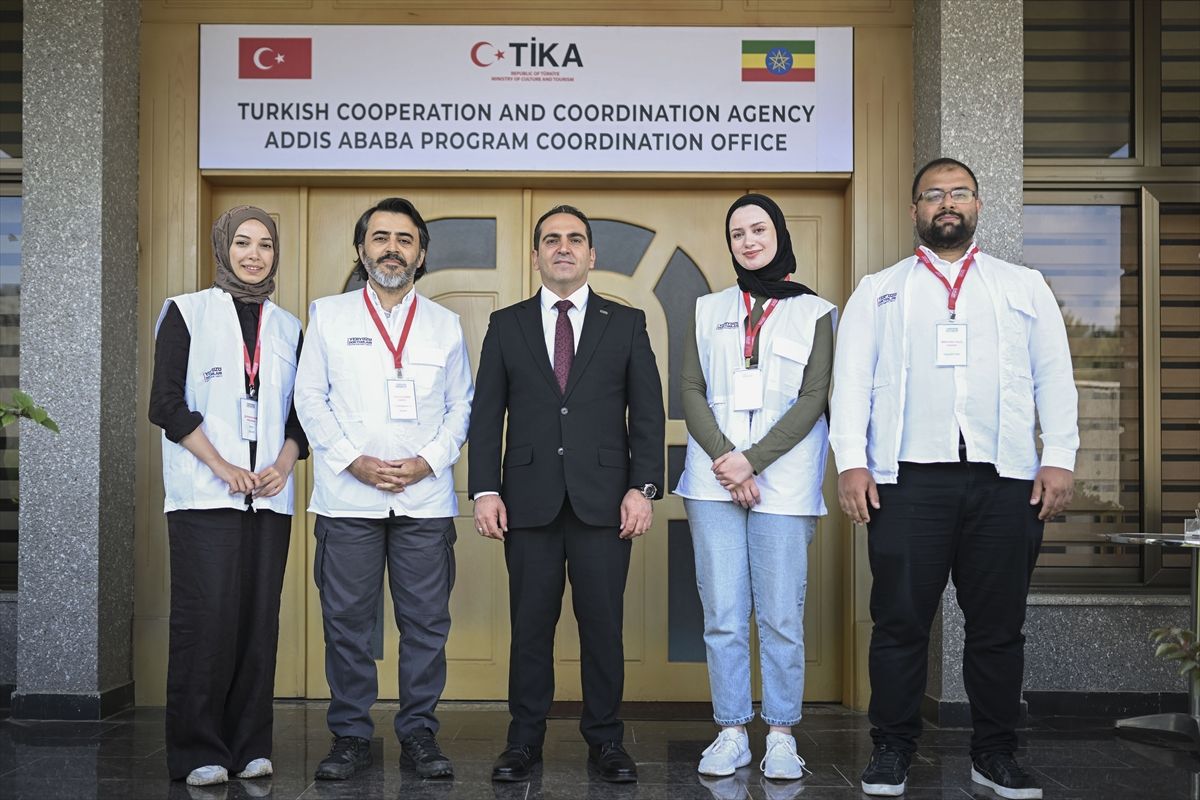Yeryüzü Doktorları TİKA\'yı Ziyaret Etti