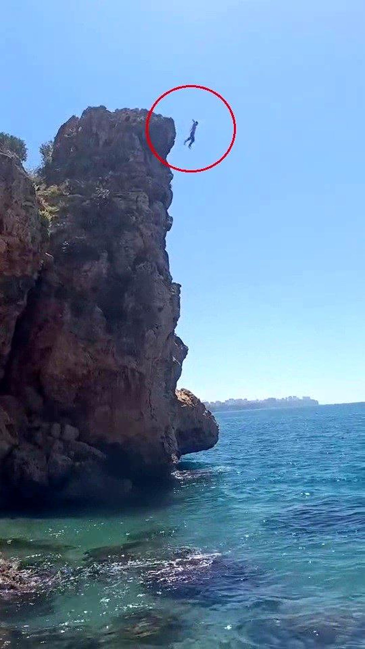 Antalya\'da Falezlerden Atlayan Genç Kurtarıldı