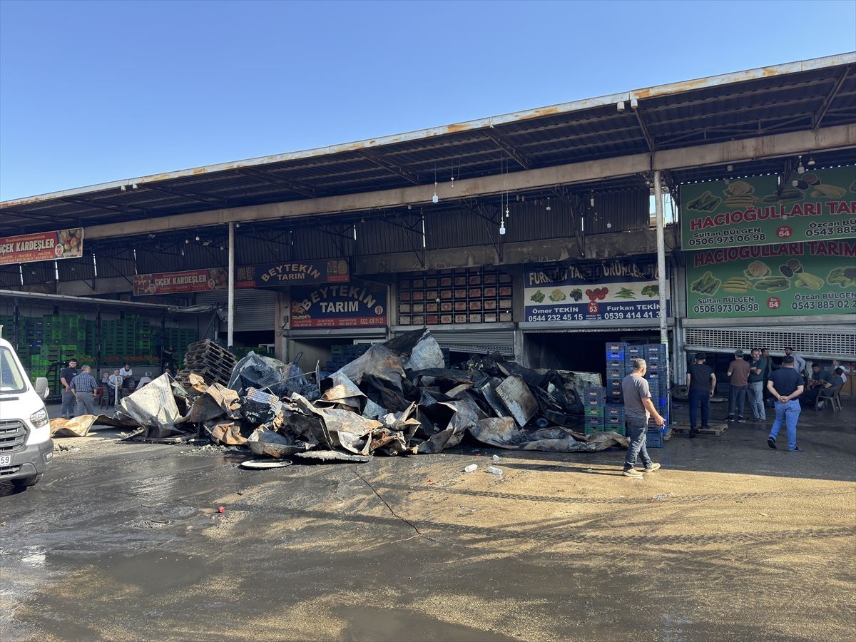 Adana\'da Hal Kompleksinde Yangın