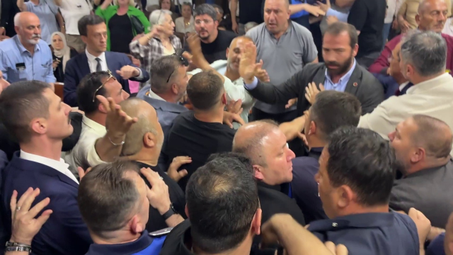 Akçakoca Belediyesi AK Parti'ye geçti, seçim sonrası kavga çıktı