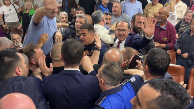 Akçakoca Belediyesi AK Parti'ye geçti, seçim sonrası kavga çıktı